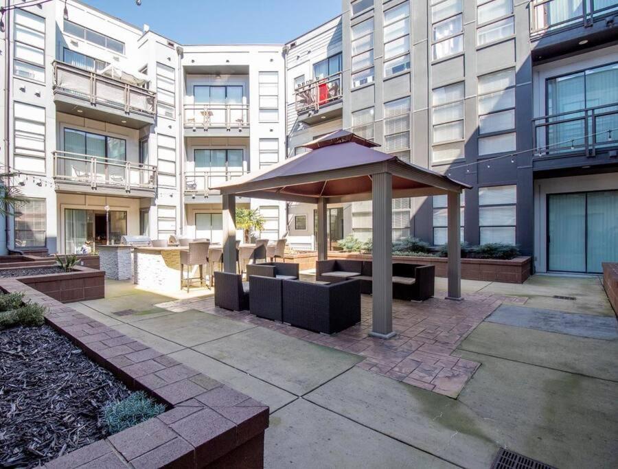 Luxury Apartment Wifi, Gym, Pool, Shops & Food! Unit 329 Charlotte Exteriör bild