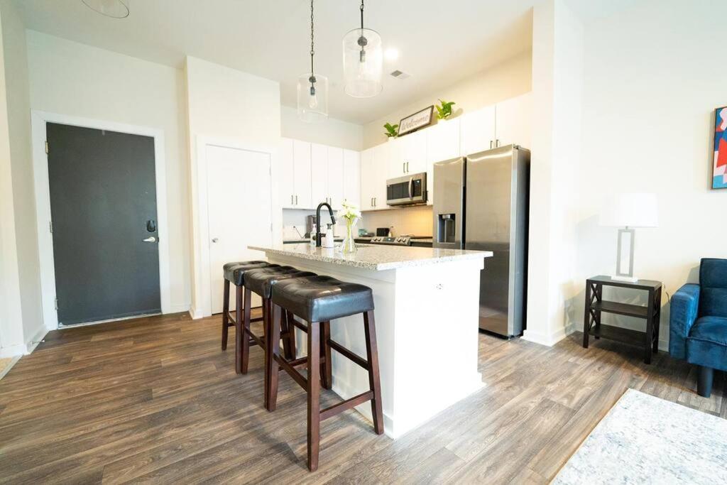Luxury Apartment Wifi, Gym, Pool, Shops & Food! Unit 329 Charlotte Exteriör bild